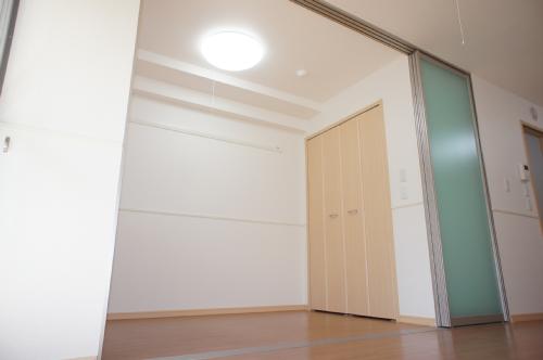 Living and room. Stylish cloudy bedroom of glass!