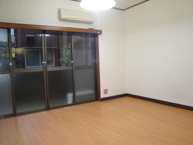 Living and room. Air-conditioned, It is the landscape of the room. 