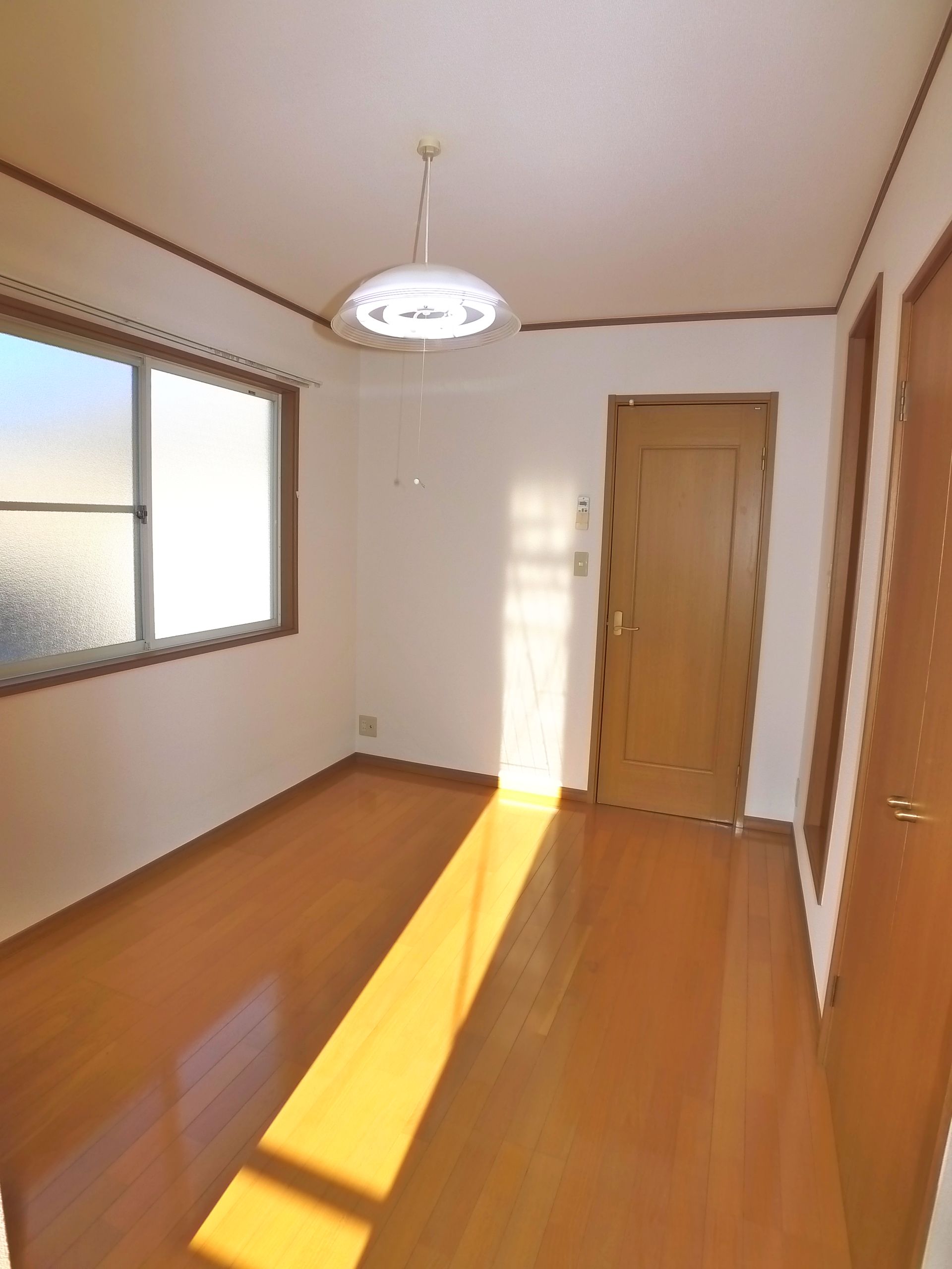 Living and room.  ☆ Able If brokerage commissions 0.525-month ☆