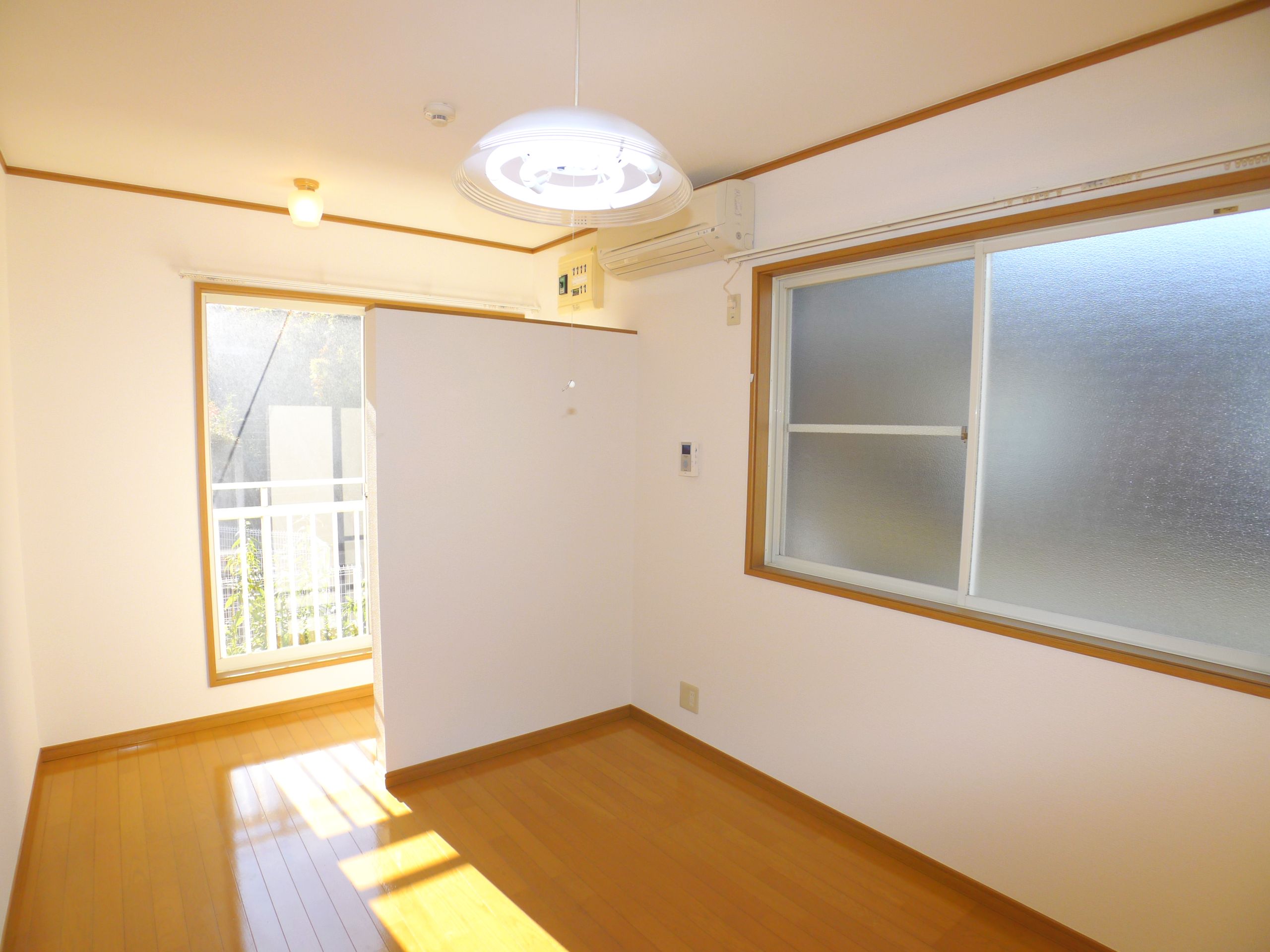 Living and room.  ☆ Able If brokerage commissions 0.525-month ☆