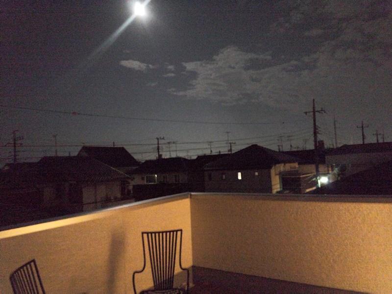 Balcony. From rooftop garden Relaxing while watching the night view Hog the time.