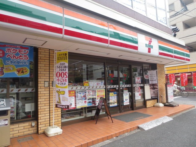 Convenience store. Seven-Eleven bridge Katsushika 2-chome up (convenience store) 137m