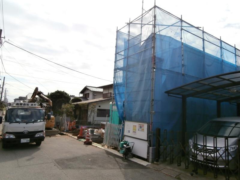 Local photos, including front road. Local (11 May 2013) Shooting