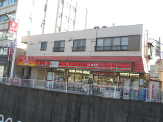 Convenience store. 200m to poplar Funabashi Maeharanishi store (convenience store)