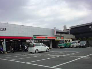 Convenience store. 450m until Thanksgiving Funabashi Maeharanishi store (convenience store)