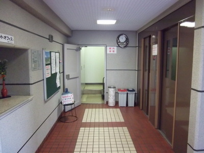 Entrance. Administrative office Elevator 2 group rooms