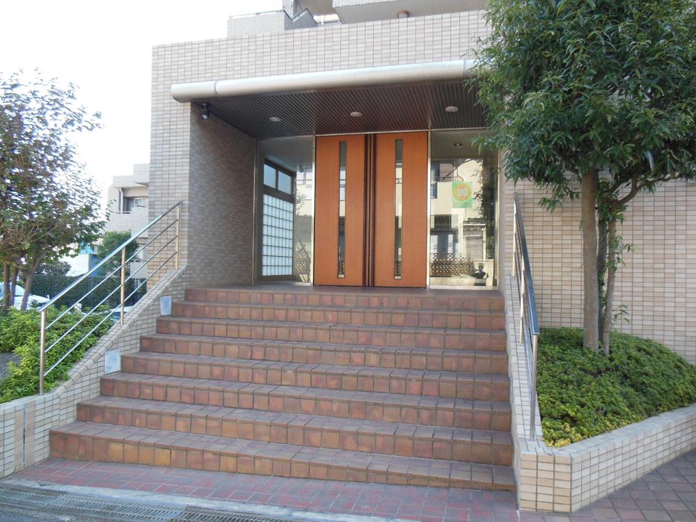 Entrance. Common areas