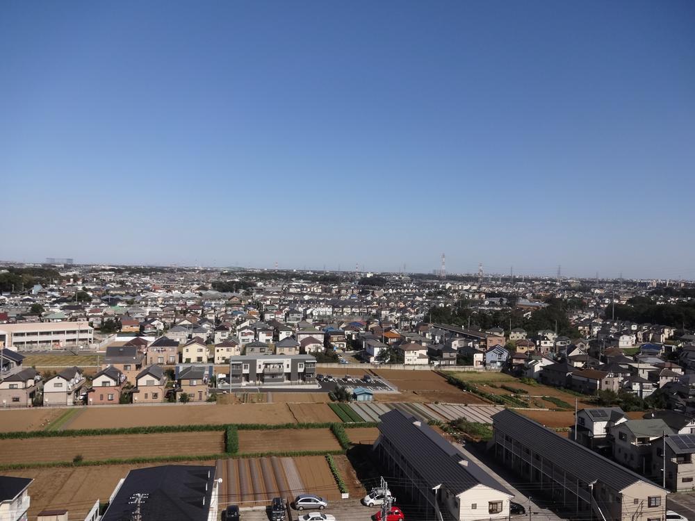 View photos from the dwelling unit. View from the site (November 2013) Shooting