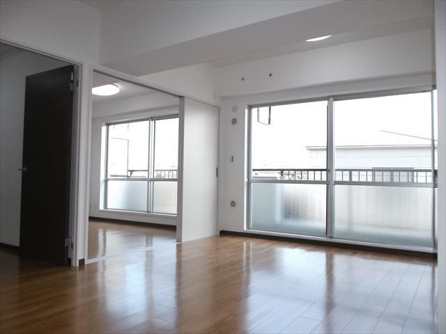 Living. Local (10 May 2013) Shooting