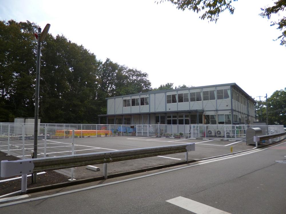kindergarten ・ Nursery. Because in the 1575m new construction until Funabashi Municipal Wakaba nursery, It will be a temporary kindergarten building. Becoming August scheduled to be completed in 2014.