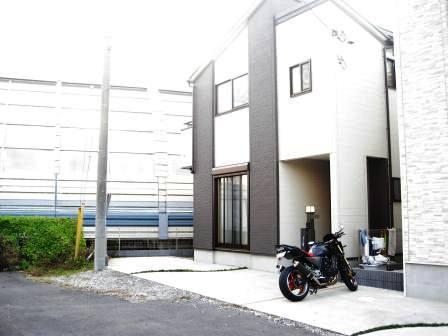 Local photos, including front road. Local (11 May 2013) Shooting