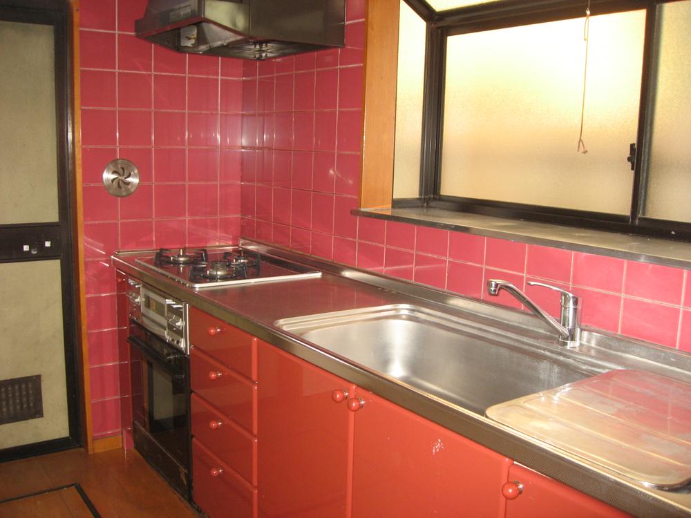 Kitchen. Is surrounded by a red color dishes also be fun going
