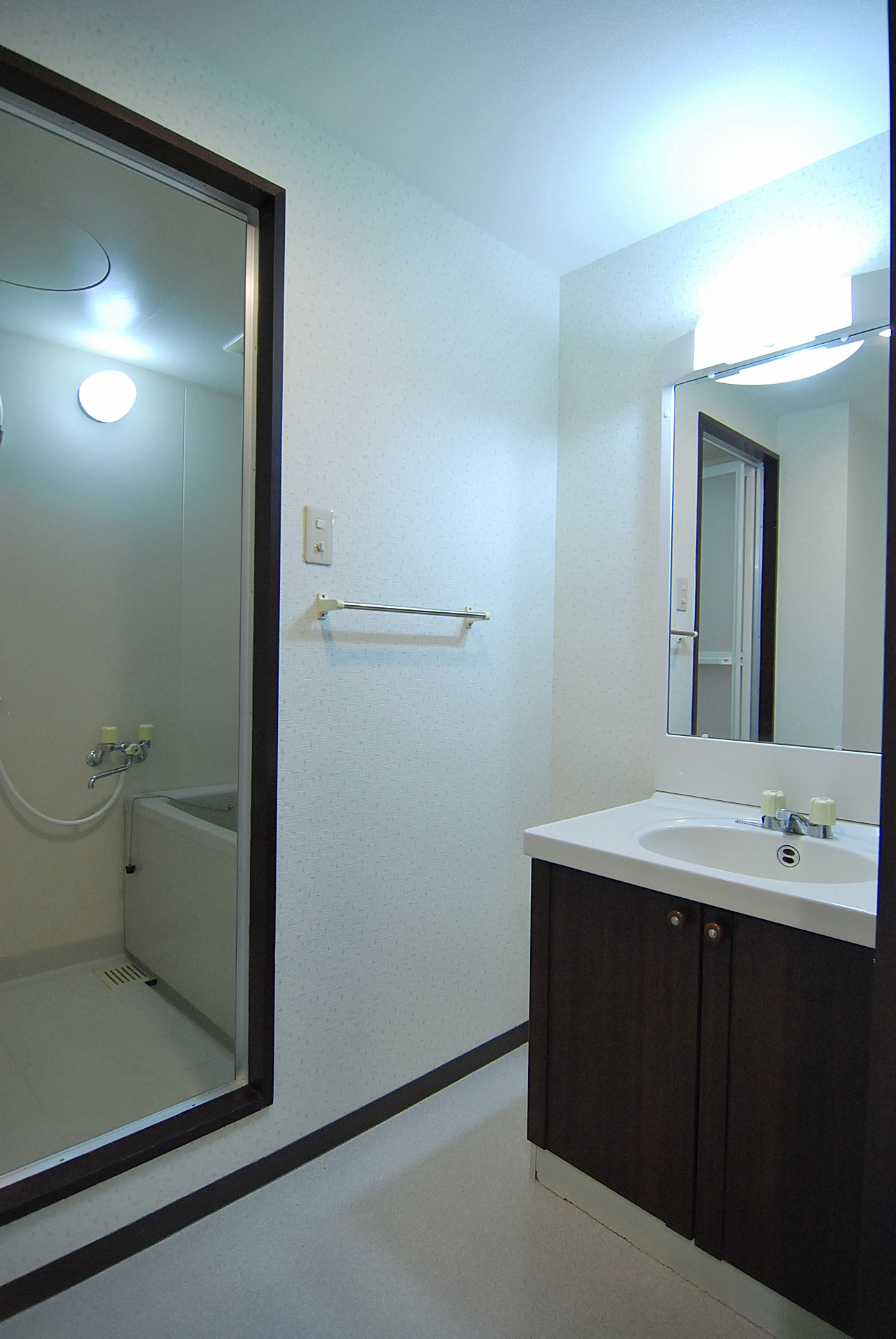 Washroom. Is a wash room to dressing room space has a margin. Equipped also Laundry Area