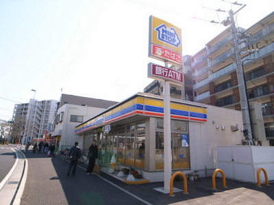 Convenience store. (Convenience store) to 592m