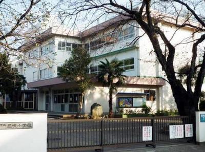 Primary school. 727m to Funabashi Municipal Misaki elementary school (elementary school)