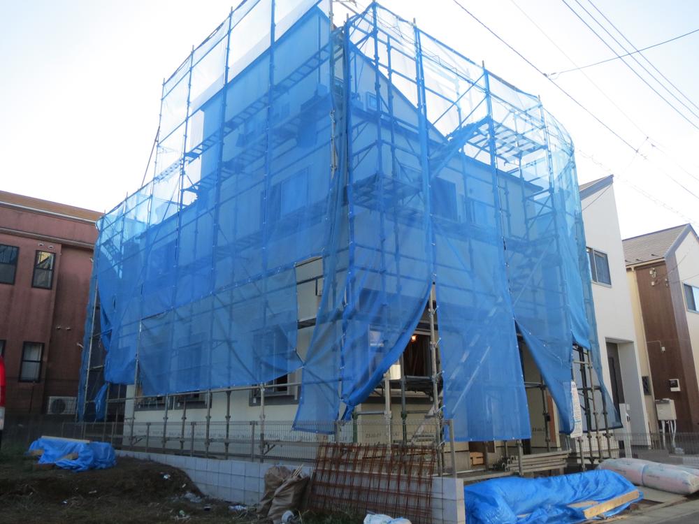 Local photos, including front road. Local (10 May 2013) Shooting