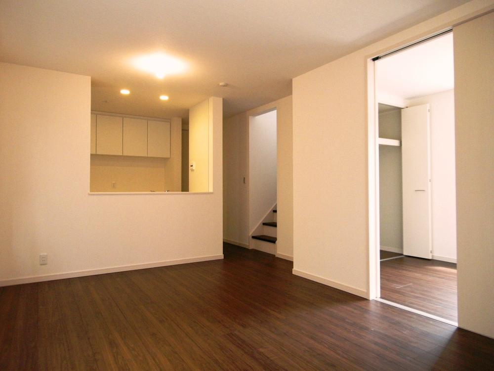 Same specifications photos (living). (6 Building) same specification