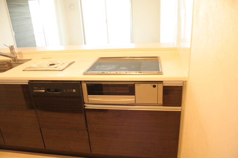 Kitchen. Indoor (11 May 2013) Shooting