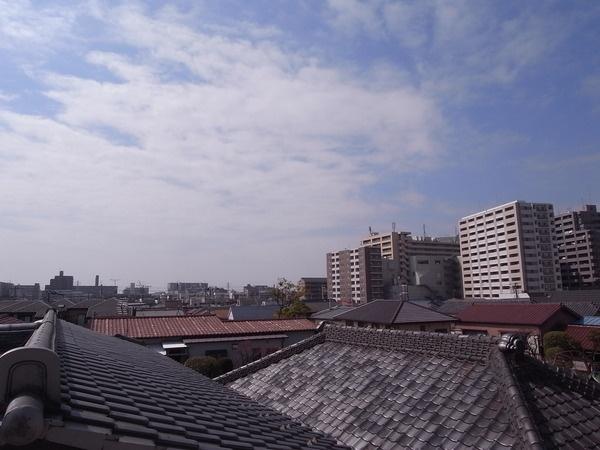 View photos from the dwelling unit. View from the site (November 2013) Shooting