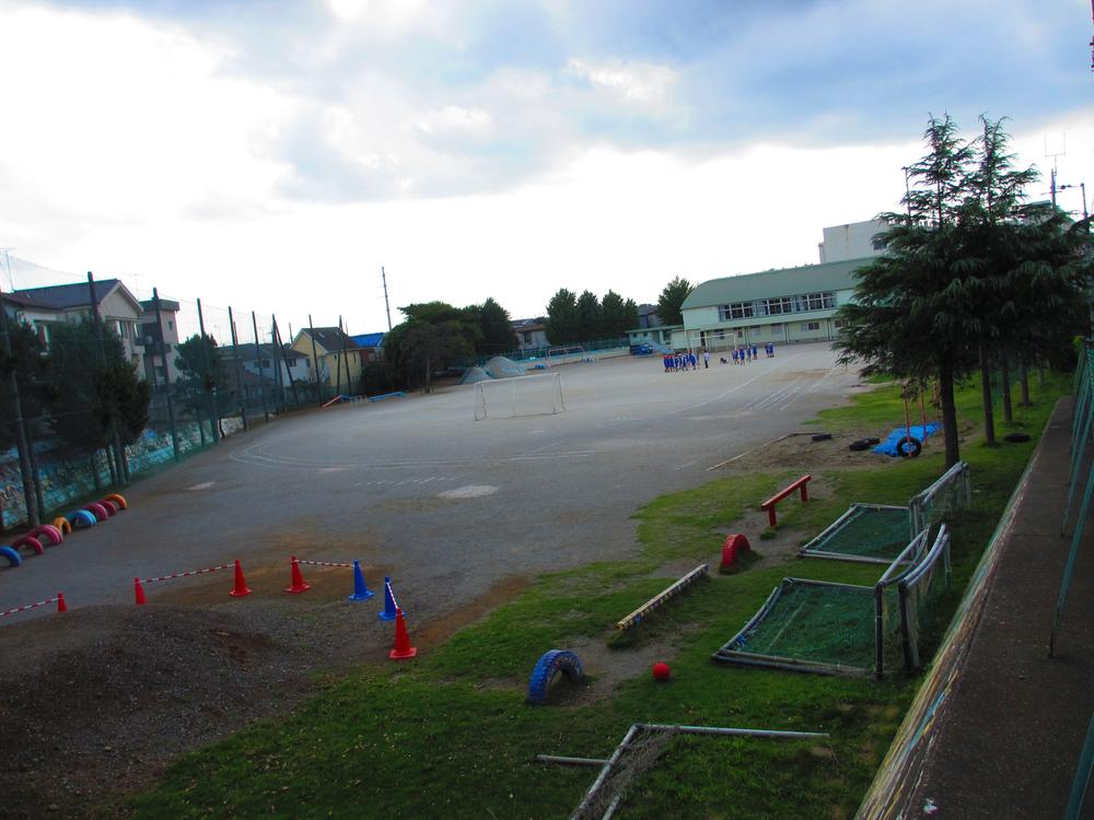 Primary school. 721m to Funabashi Municipal Kowagama Elementary School