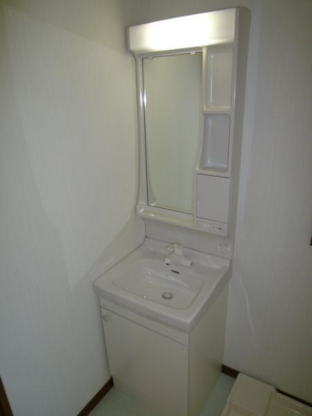 Wash basin, toilet