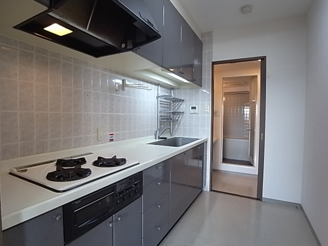 Kitchen. Loose and usability good space with a large sink