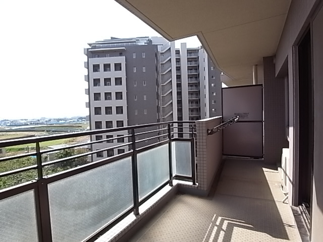 Balcony. There is no pre-tightness of the eye, Hidamari a balcony space