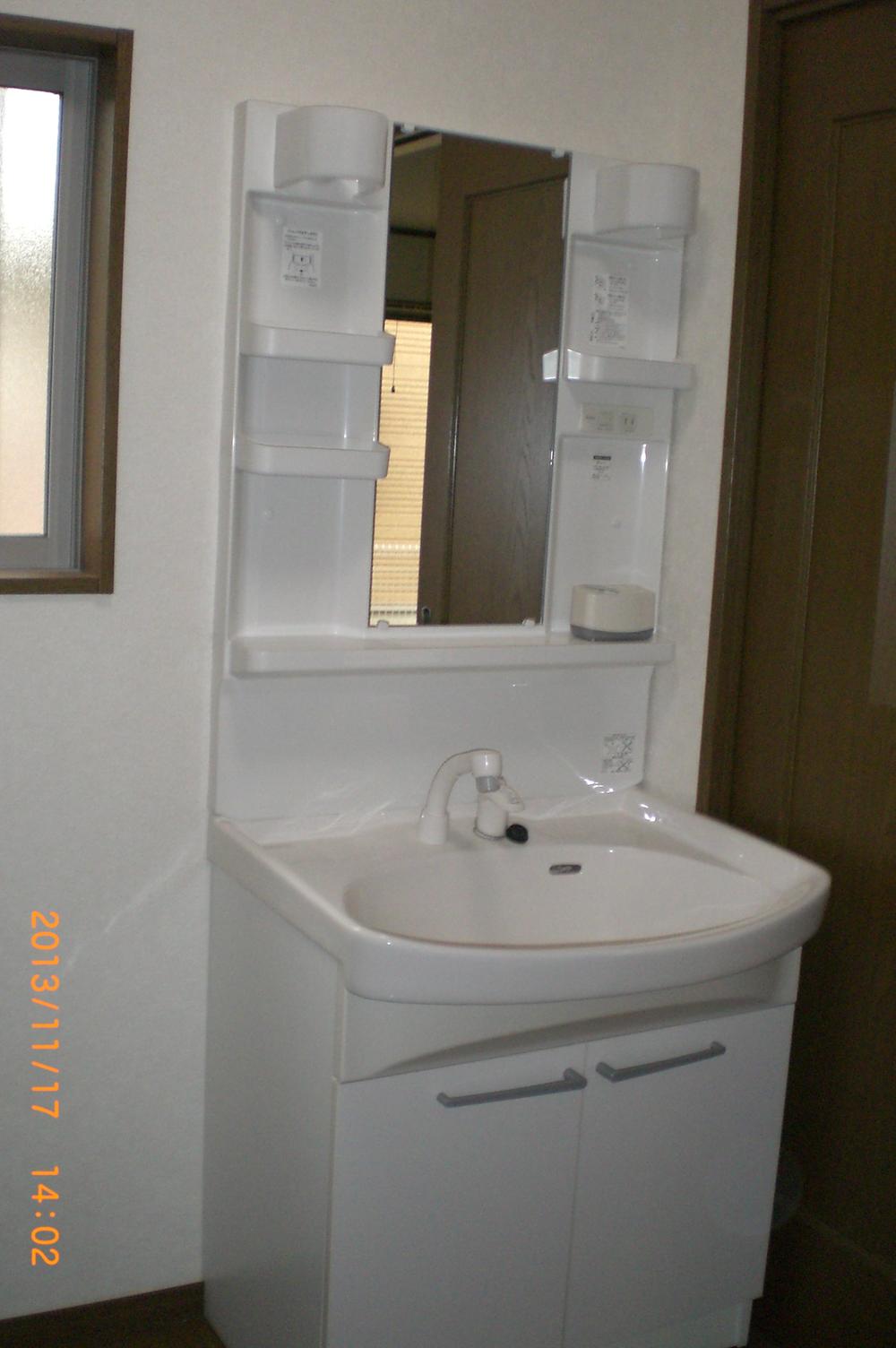 Wash basin, toilet. Indoor (11 May 2013) Shooting