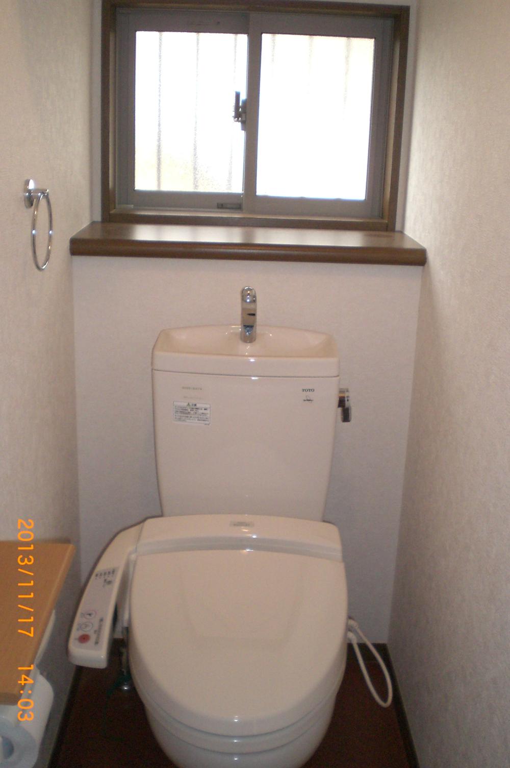 Toilet. Indoor (11 May 2013) Shooting