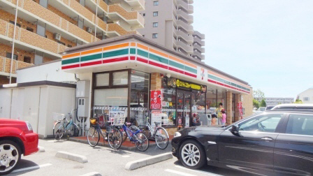 Convenience store. 80m until the Seven-Eleven (convenience store)