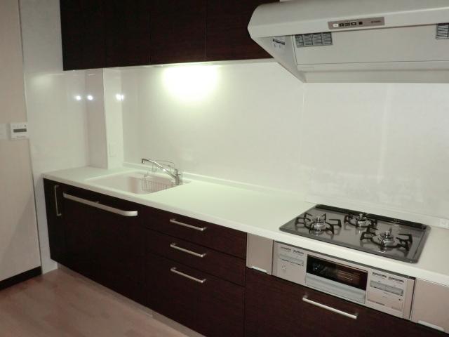 Kitchen. Independent system kitchen can concentrate on cooking