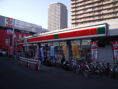 Convenience store. 300m until Thanksgiving (convenience store)