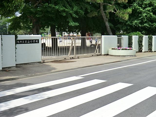 Primary school. 620m to Funabashi City Miyama Elementary School