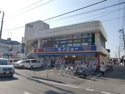 Dorakkusutoa. Seijo 800m until (drugstore)