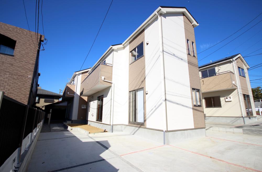 Local appearance photo. The south has become a car space of adjacent land, Day is good!