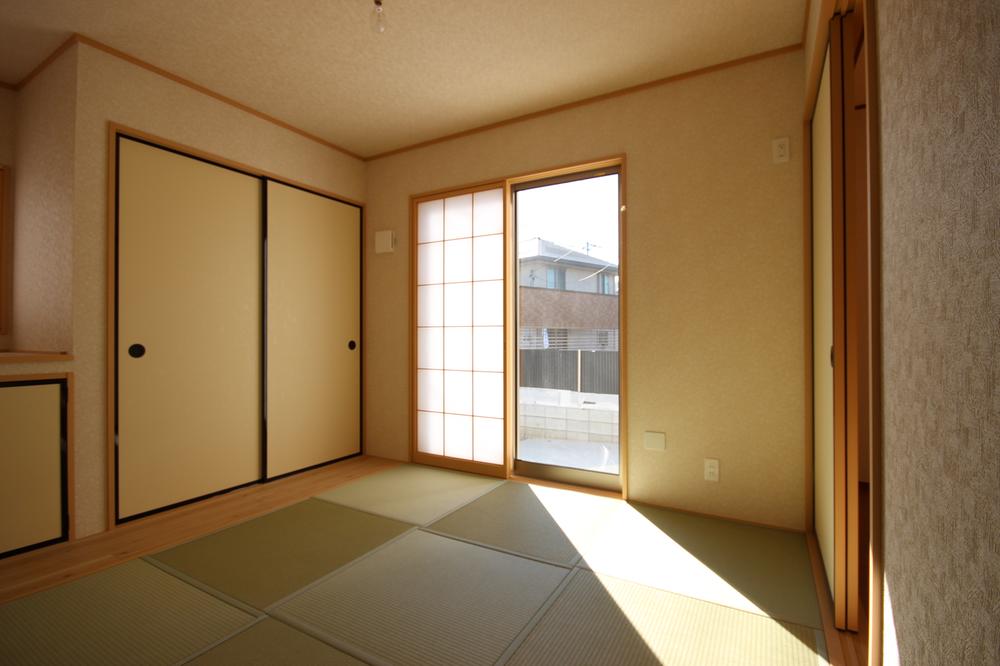 Non-living room. Japanese-style room (taken from a different angle)