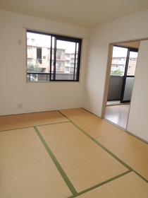 Living and room. Japanese-style room to settle