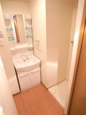 Washroom. With a convenient shampoo dresser ☆