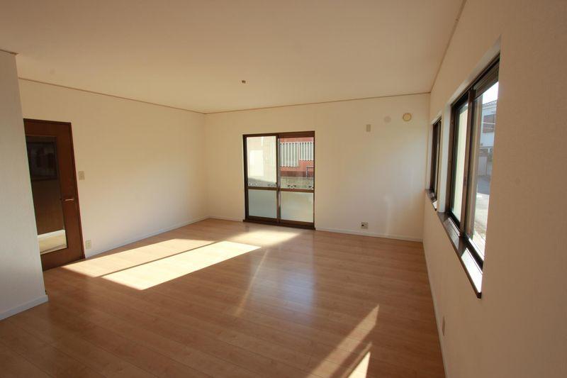 Living. living Spacious 19 Pledge