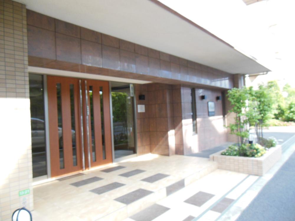 Entrance. Common areas