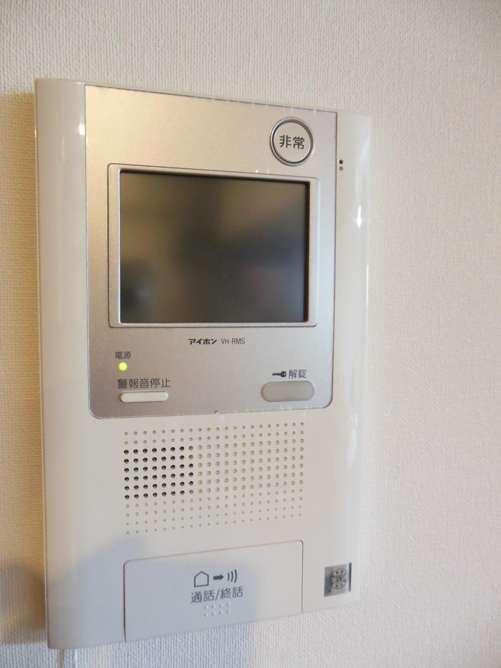 Cooling and heating ・ Air conditioning. Color formula. There is also crime prevention buzzer. It is equipment that can check the visitor.