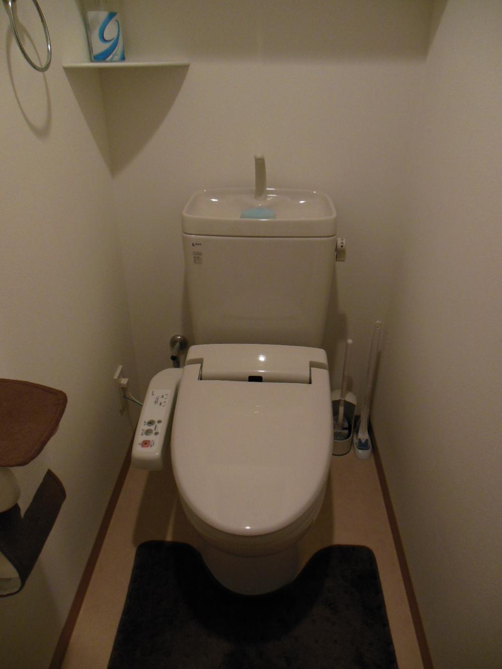 Toilet. Indoor (12 May 2013) Shooting