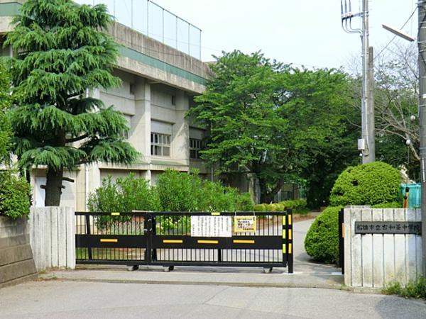 Junior high school. Kowagama happy 10-minute walk up to 750m junior high school until junior high school!