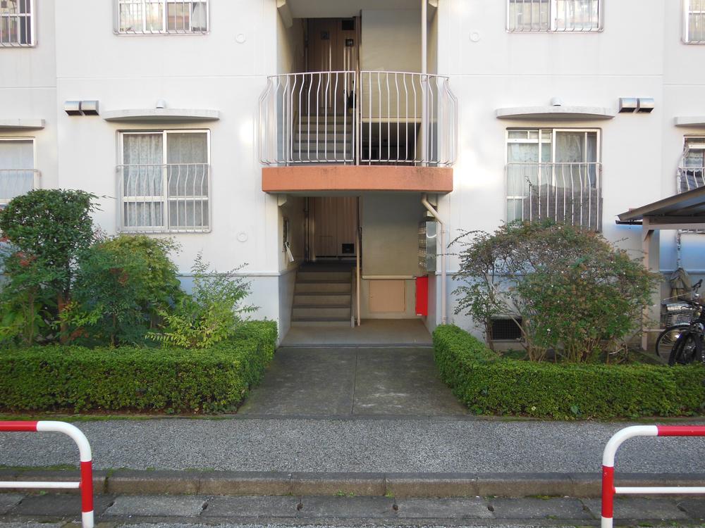 Entrance. Common areas