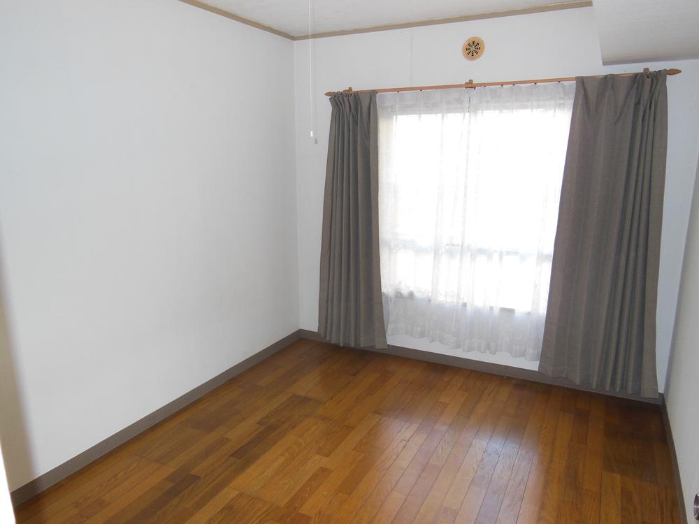 Non-living room. Indoor (10 May 2013) Shooting