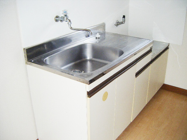 Kitchen. Gas stove can be installed