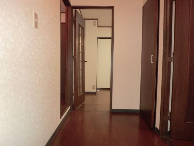 Entrance. Corridor