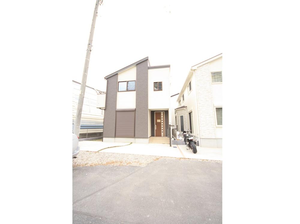 Local photos, including front road. Local (12 May 2013) Shooting