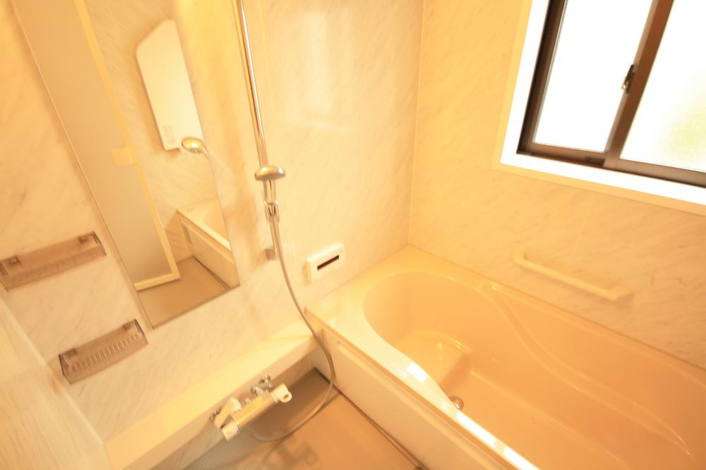 Bathroom. Indoor (12 May 2013) Shooting