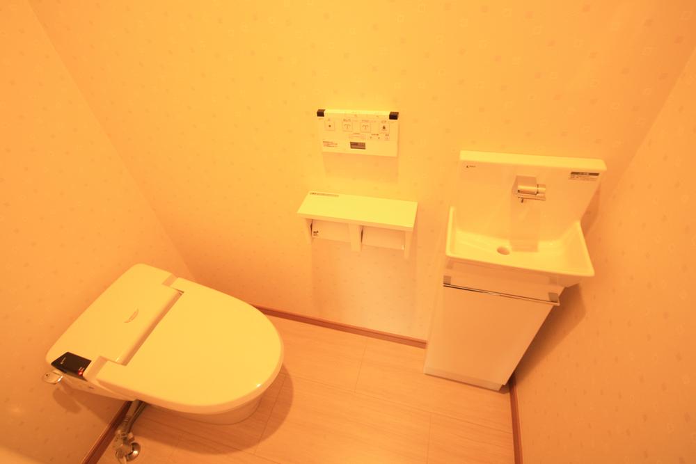 Toilet. Indoor (12 May 2013) Shooting